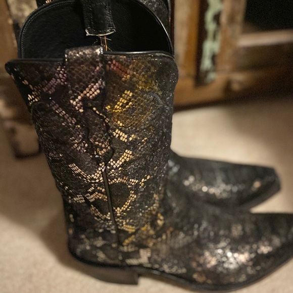 Shoes - Black lace and gold formal cowgirl boots.